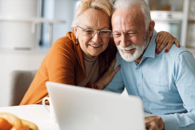 Senior couple talking about taking out social security early